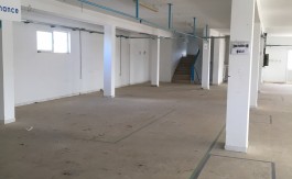 A LOUER LOCAL DALLE 2200 M2 R+2 SLIMEN