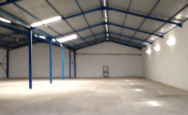A LOUER LOCAL 1000 M2 CHARP FOUCHANA