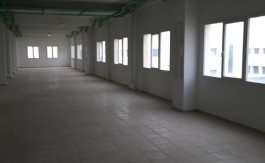 A LOUER LOCAL 4500 M2 CHARGUIA