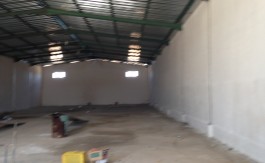 A LOUER 4 LOCAUX DE 800 M2 L'UN