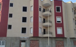 A LOUER ESPACE COMMERCIAL 800 M2 T OUEST