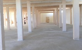 A LOUER SH ROOM 2700 M2 DIV TU OUEST