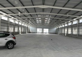 A LOUER LOCAUX NEUFS 3744/7000 M2 TU SUD