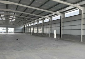 A LOUER LOCAUX NEUFS 3744/7000 M2 TU SUD