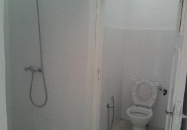A LOUER 1000 M2 AU KRAM