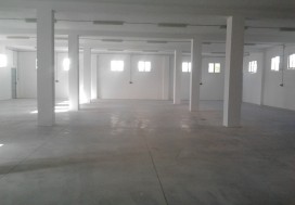 A LOUER 1000 M2 AU KRAM