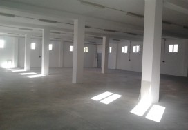 A LOUER 1000 M2 AU KRAM