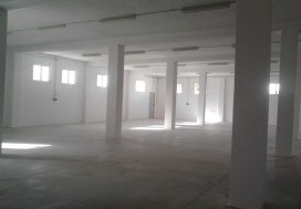 A LOUER 1000 M2 AU KRAM