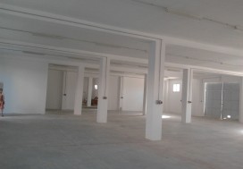 A LOUER 1000 M2 AU KRAM