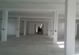 A LOUER 1000 M2 AU KRAM