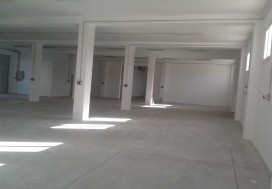 A LOUER 1000 M2 AU KRAM