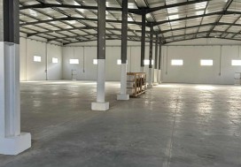 A LOUER LOCAL 1728/3360 M2 NEUF TU OUEST