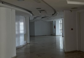 A L ESPACE  708 M2 AV BOURGUIBA TUNIS