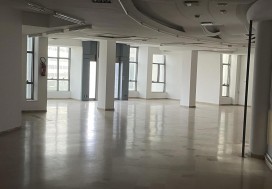 A L ESPACE  708 M2 AV BOURGUIBA TUNIS