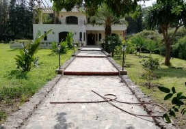 AL VILLA DE MAITRE 240/8000 M2 MORNAG