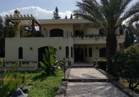 AL VILLA DE MAITRE 240/8000 M2 MORNAG