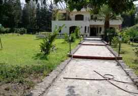 AL VILLA DE MAITRE 240/8000 M2 MORNAG