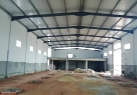 A LOUER LOCAL INDUST 1600/2514 M2 TU SUD