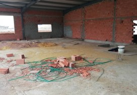 A LOUER LOCAL INDUST 1600/2514 M2 TU SUD