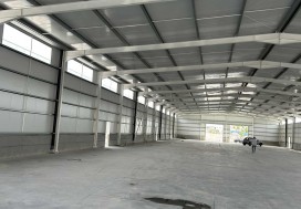 A LOUER LOCAUX NEUFS 3744/7000 M2 TU SUD