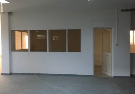 A LOUR LOCAL INDUSTR 850 M2 CHARGUIA