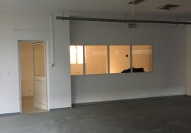 A LOUR LOCAL INDUSTR 850 M2 CHARGUIA