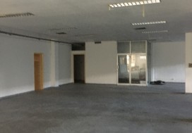 A LOUR LOCAL INDUSTR 850 M2 CHARGUIA