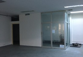 A LOUR LOCAL INDUSTR 850 M2 CHARGUIA