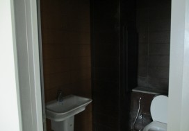 A LOUER IMM LAC 1050 M2 HAUT STAND