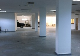 A LOUR LOCAL INDUSTR 850 M2 CHARGUIA