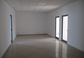 A LOUER IMM LAC 1050 M2 HAUT STAND