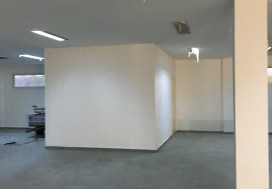A LOUR LOCAL INDUSTR 850 M2 CHARGUIA