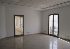 A LOUER IMM LAC 1050 M2 HAUT STAND