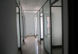 A LOUER IMM LAC 1050 M2 HAUT STAND