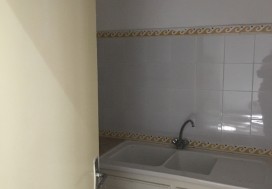 A LOUR LOCAL INDUSTR 850 M2 CHARGUIA