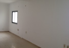 A LOUER IMMEUBLE 30 BUREAUX / CINQ ETAG