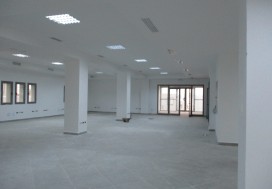 A LOUER IMMEUBLE LAC 2000 M2