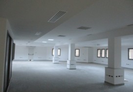 A LOUER IMMEUBLE LAC 2000 M2