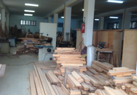 A VENDRE ATEIER DE MENUISERIE A MNIHLA