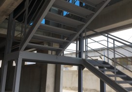 A VENDRE LOCAL PREFAB 2600 M2 TUNIS SUD