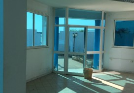 A LOUER LOCAL 1800 M CHARP TUNIS SUD