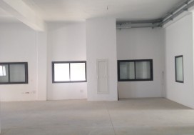 A LOUER IMMEUBLE 2100 M2 LAC