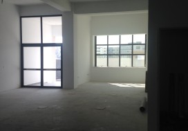 A LOUER IMMEUBLE 2100 M2 LAC