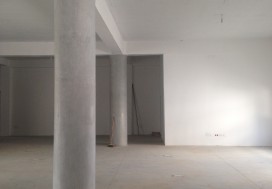 A LOUER IMMEUBLE 2100 M2 LAC