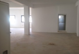 A LOUER IMMEUBLE 2100 M2 LAC