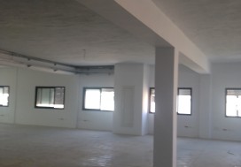 A LOUER IMMEUBLE 2100 M2 LAC