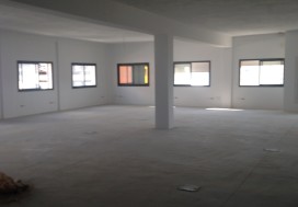 A LOUER IMMEUBLE 2100 M2 LAC