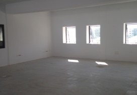 A LOUER IMMEUBLE 2100 M2 LAC