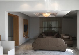 A L ETAGE VILLA MEUBLE 280 M2 LAC2 TUNIS