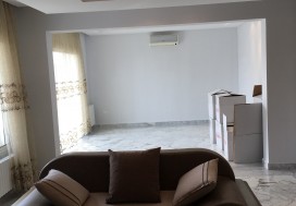 A L ETAGE VILLA MEUBLE 280 M2 LAC2 TUNIS
